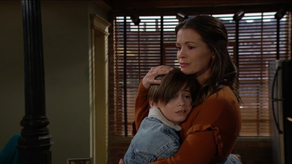 Connor hugs Chelsea and says he missed her - Y&R Recap for Nov 17, 2022