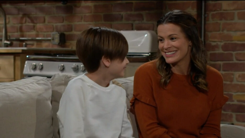 Chelsea and Connor are happy to see each other again - Y&R Recap for Nov 18, 2022