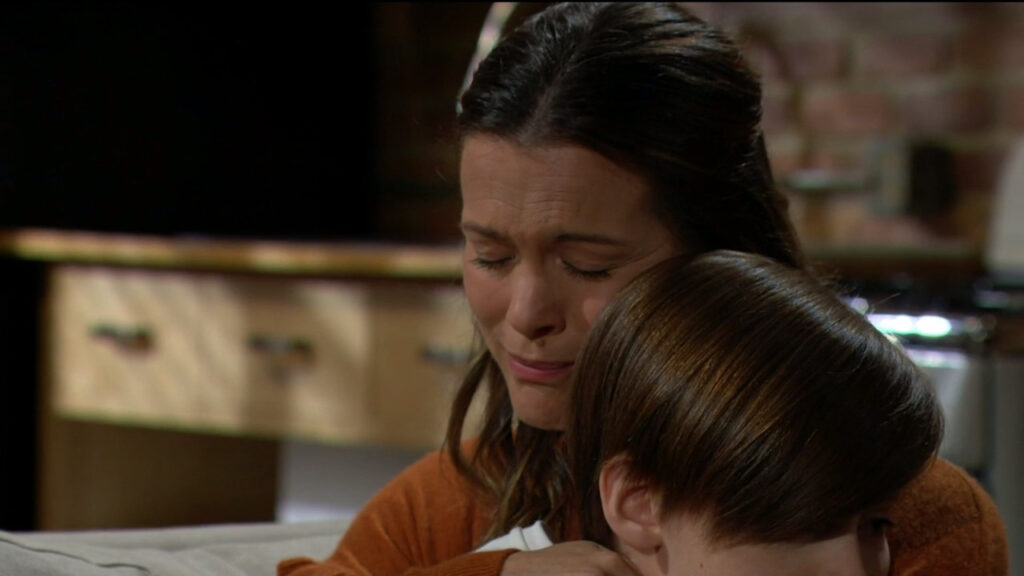 Chelsea hugs Connor after she tells him she'd been in the hospital - Y&R Recap for Nov 18, 2022