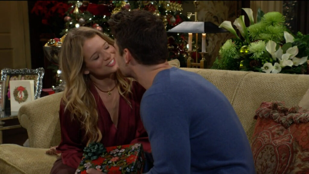 Summer and Kyle kiss on the couch - Young and The Restless recap for Dec 21, 2022