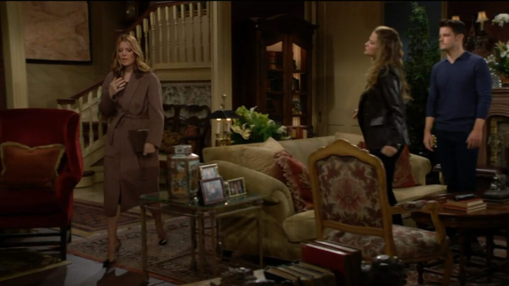 Phyllis comes into the Abbott house and talks with Summer and Kyle