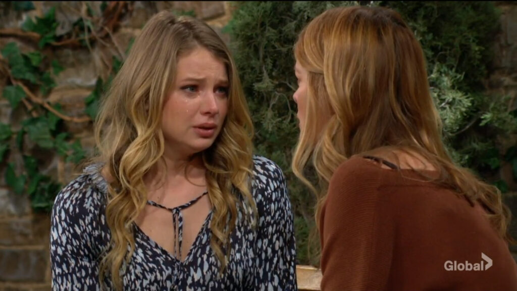 Summer cries as she talks with Phyllis.