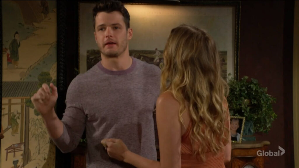 Kyle pulls his hand away as he talks with Summer.