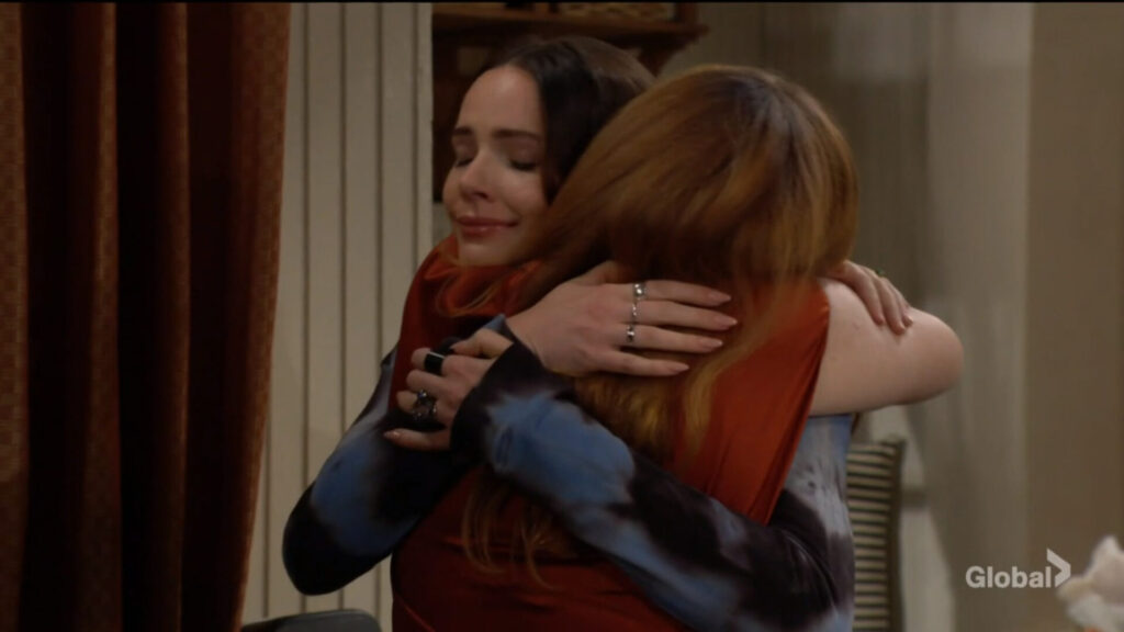 Tessa and Mariah hug.