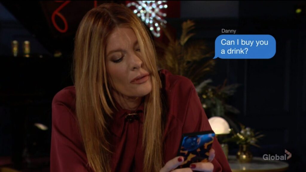 Phyllis Summers sends Danny Romalotti a text message.