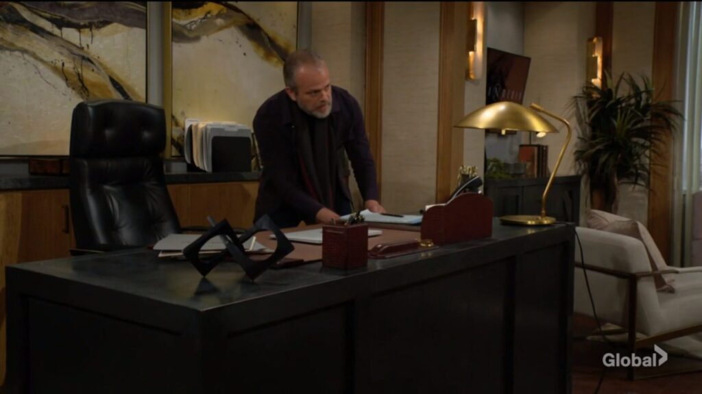 Seth goes through Nikki's desk.