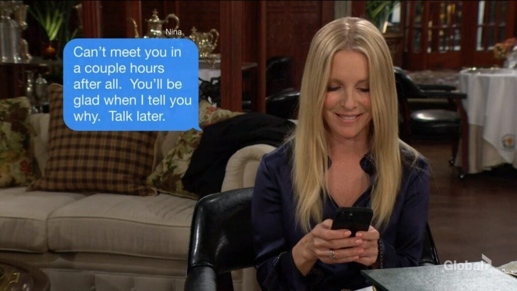 Christine sends Nina a text message.